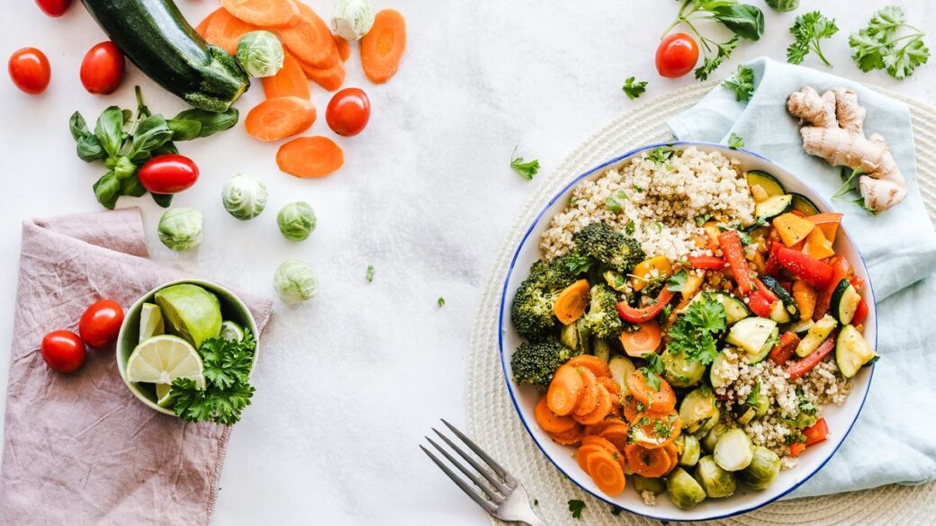 A plate of colorful anti-inflammatory vegetables and salad