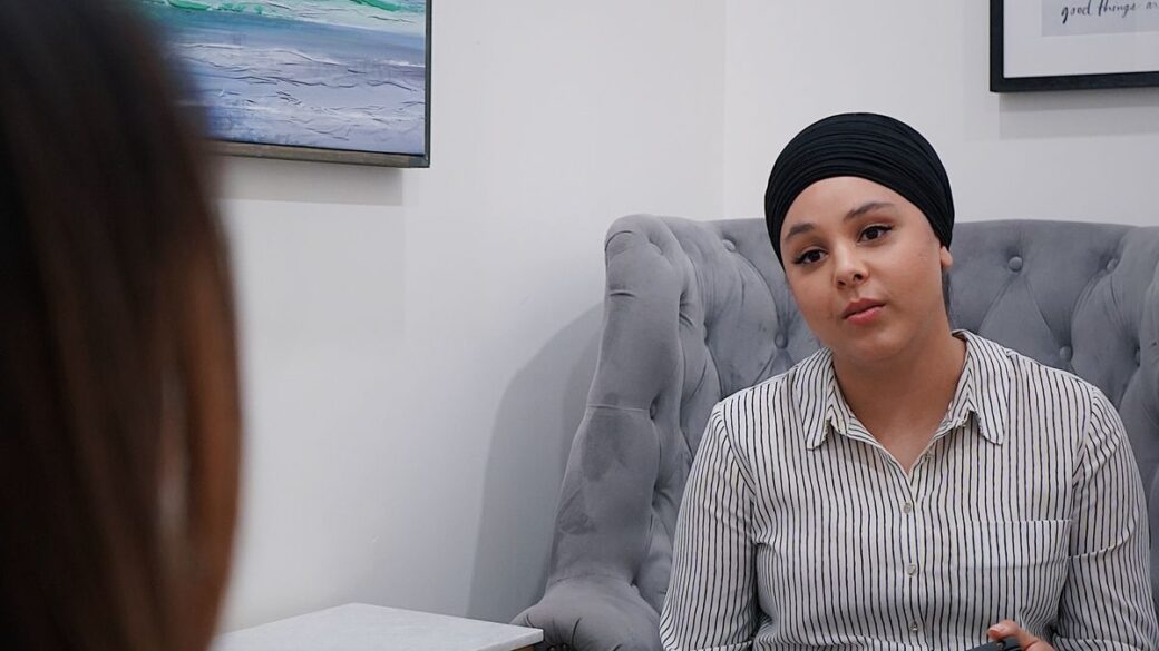 Woman talking openly with a psychologist during a therapy session