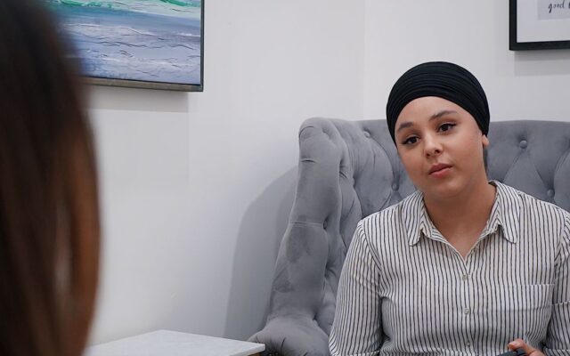 Woman talking openly with a psychologist during a therapy session