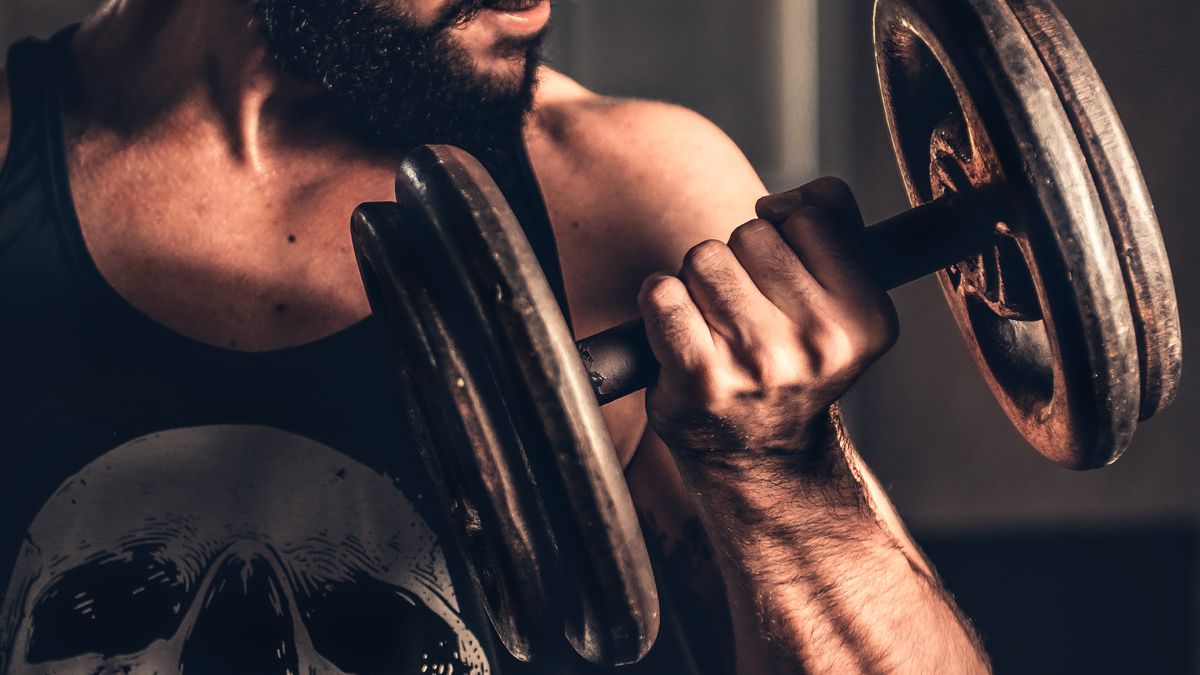 Man lowering a heavy dumbbell slowly during a strength training set
